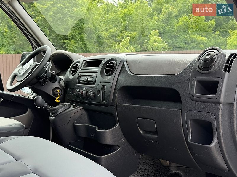 Грузопассажирский фургон Renault Master 2016 в Млинове