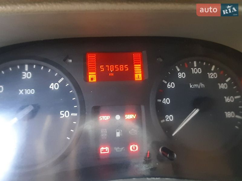 Вантажний фургон Renault Master 2004 в Рівному