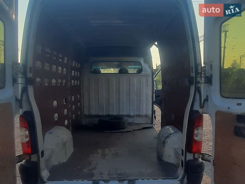 Вантажний фургон Renault Master 2004 в Рівному