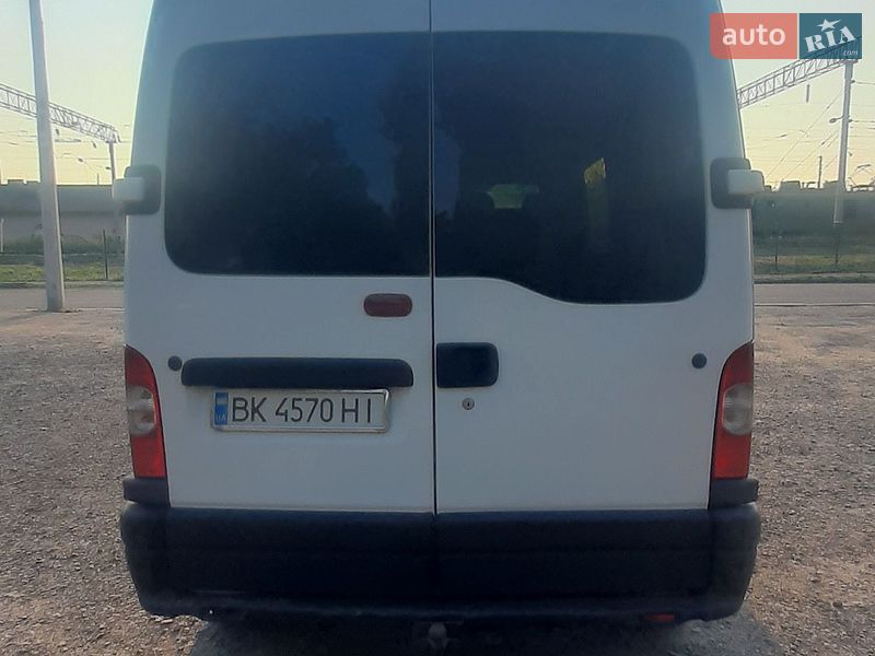 Вантажний фургон Renault Master 2004 в Рівному