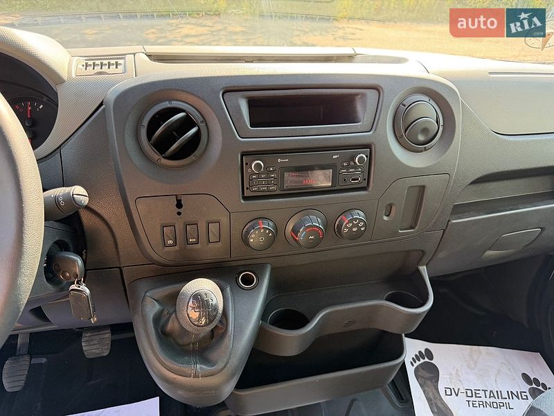 Вантажний фургон Renault Master 2015 в Тернополі