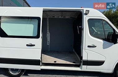 Вантажний фургон Renault Master 2015 в Тернополі