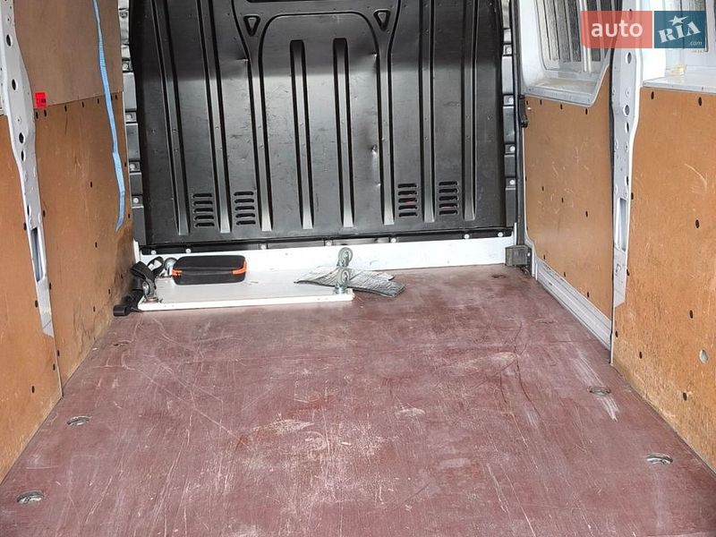Вантажний фургон Renault Master 2019 в Львові