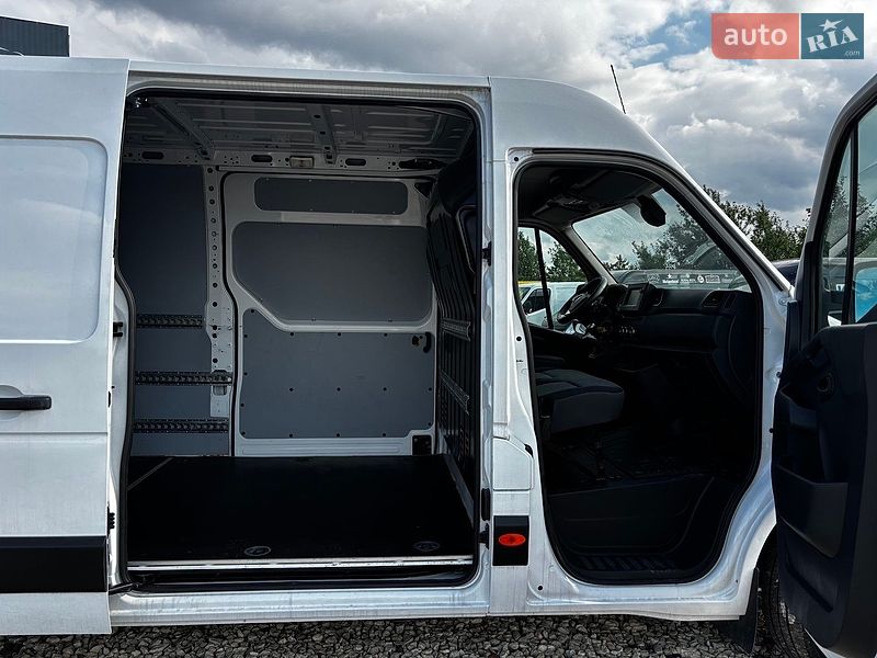 Вантажний фургон Renault Master 2021 в Львові