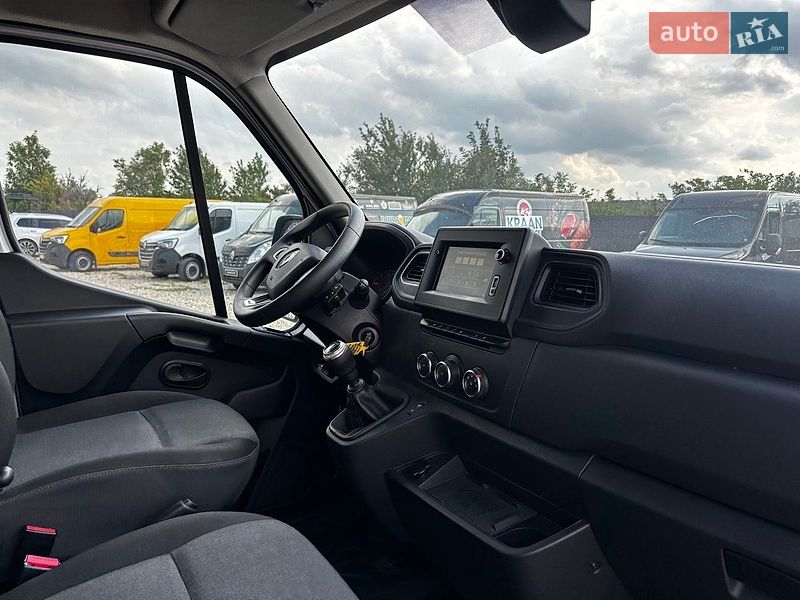 Вантажний фургон Renault Master 2021 в Львові