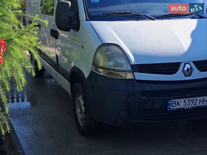 Грузовой фургон Renault Master 2008 в Вараше