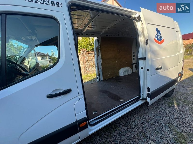 Вантажний фургон Renault Master 2022 в Львові