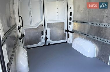 Вантажний фургон Renault Master 2020 в Рівному