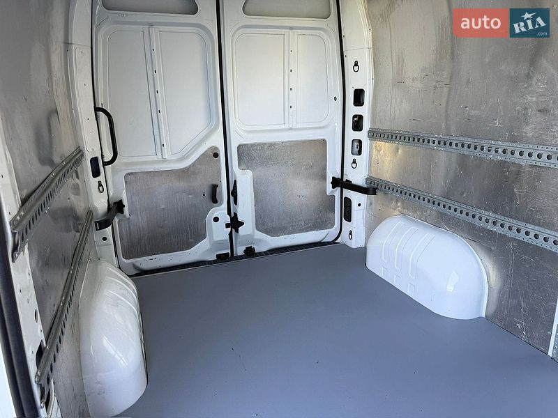 Вантажний фургон Renault Master 2020 в Рівному