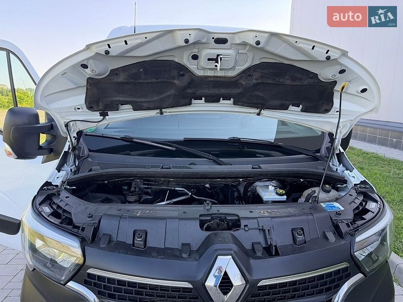 Вантажний фургон Renault Master 2020 в Рівному
