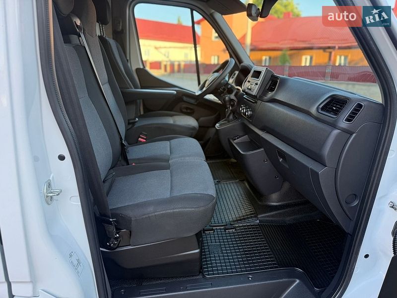 Вантажний фургон Renault Master 2023 в Дубні