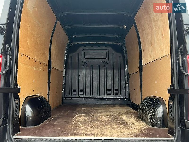 Грузовой фургон Renault Master 2016 в Львове