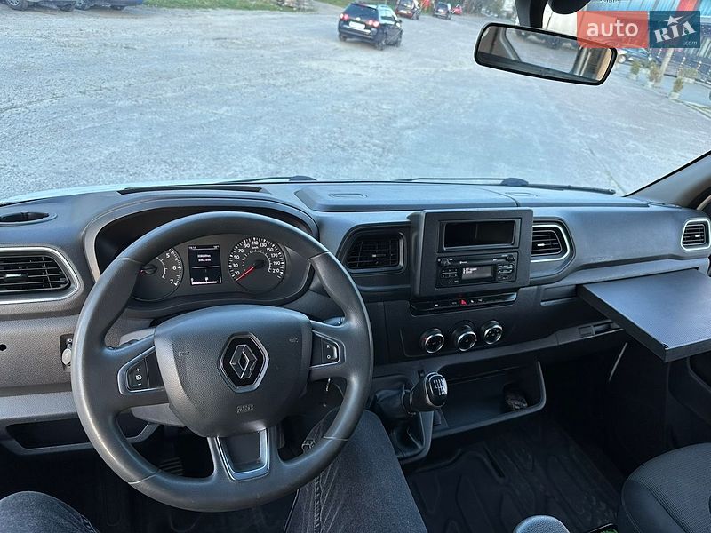 Вантажопасажирський фургон Renault Master 2020 в Львові