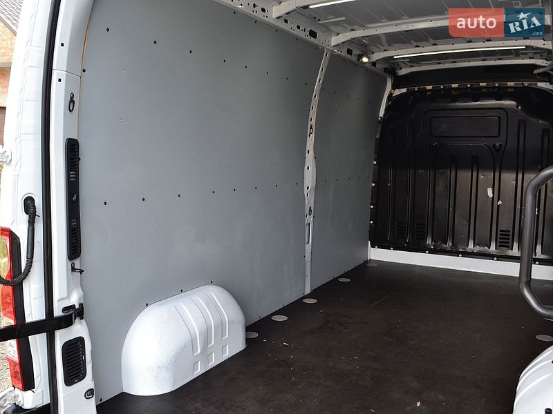 Грузовой фургон Renault Master 2022 в Ровно