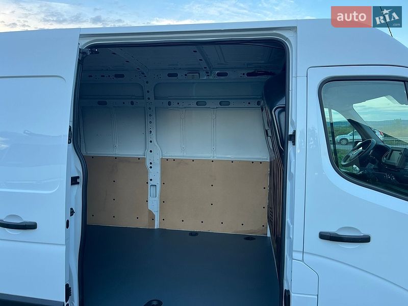 Грузовой фургон Renault Master 2023 в Дубно