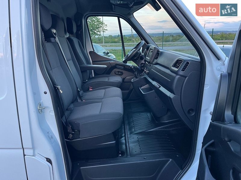 Грузовой фургон Renault Master 2023 в Дубно