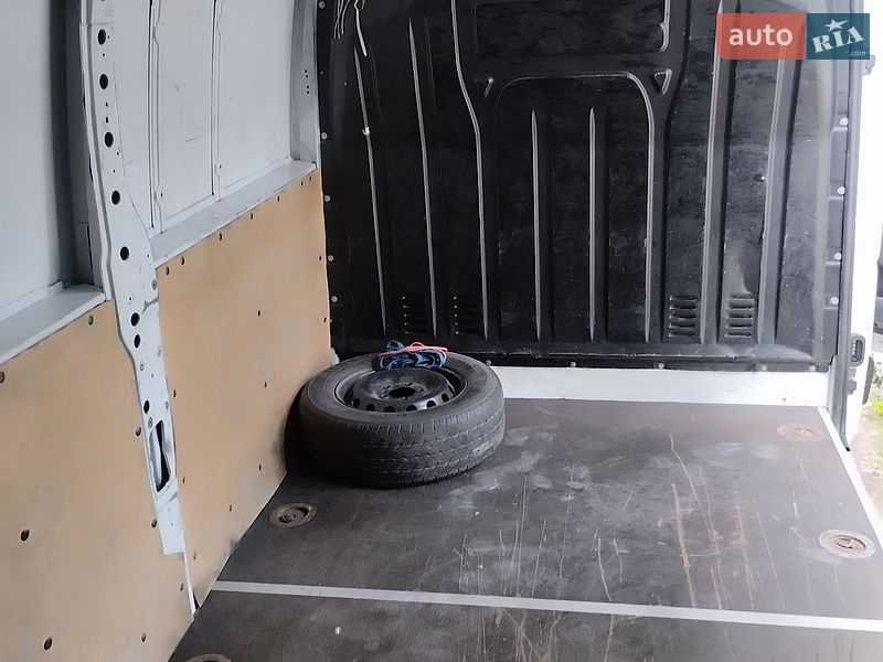 Грузовой фургон Renault Master 2014 в Звягеле