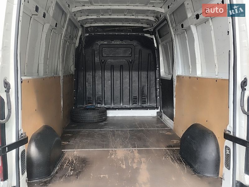 Грузовой фургон Renault Master 2014 в Звягеле