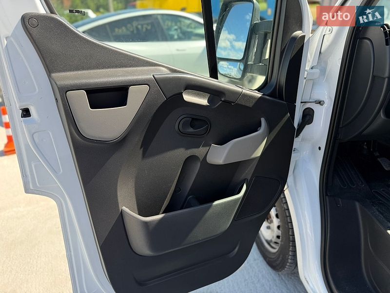 Вантажний фургон Renault Master 2018 в Львові