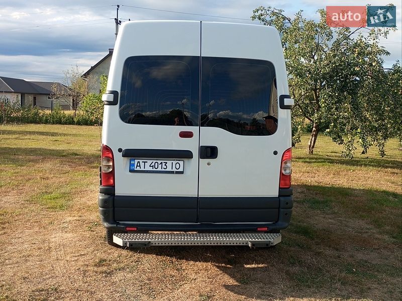 Минивэн Renault Master 2009 в Долине