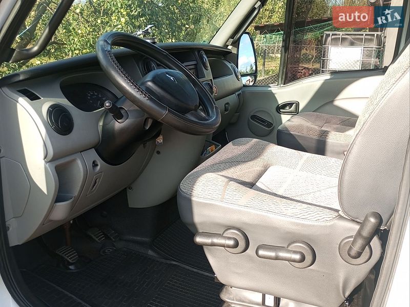 Минивэн Renault Master 2009 в Долине