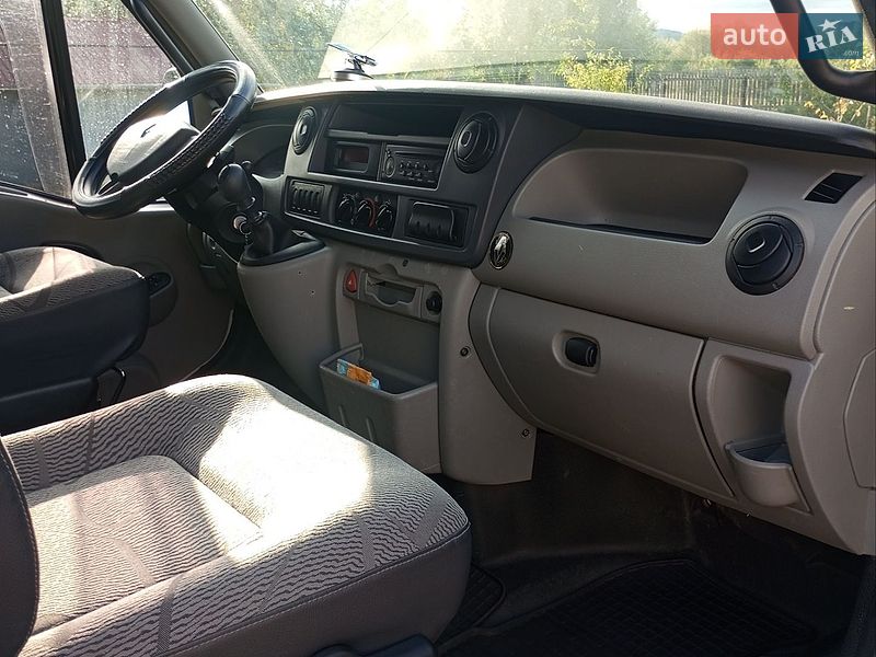 Минивэн Renault Master 2009 в Долине