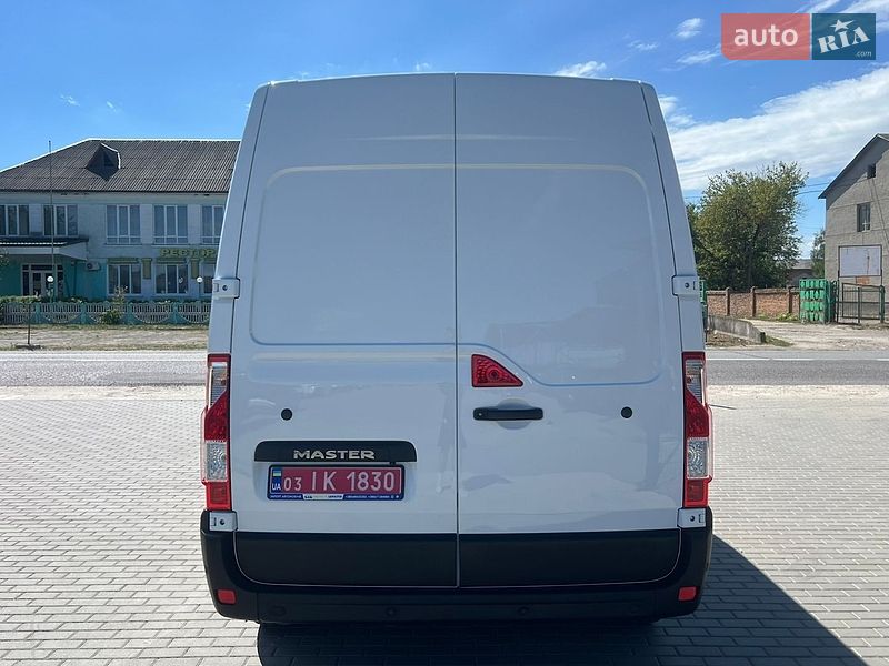 Вантажний фургон Renault Master 2022 в Лопатині