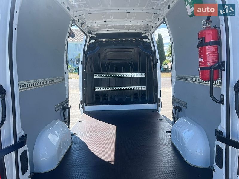 Вантажний фургон Renault Master 2022 в Лопатині
