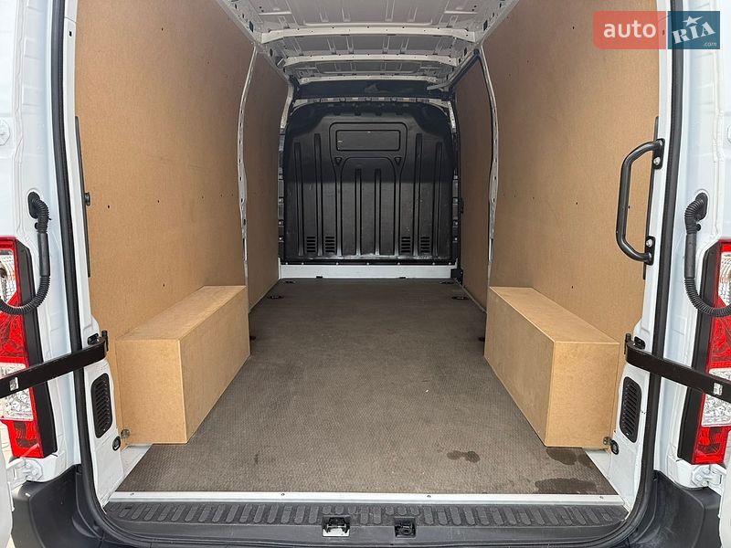 Вантажний фургон Renault Master 2022 в Луцьку