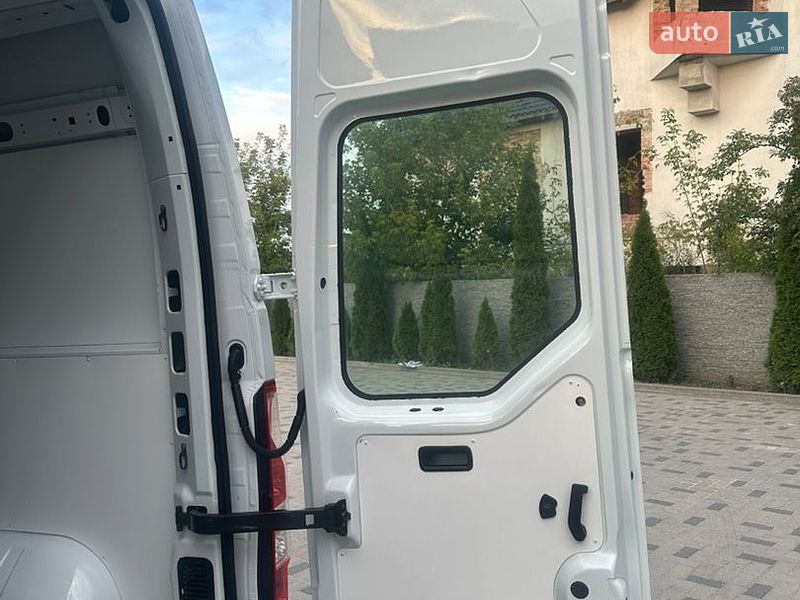 Грузовой фургон Renault Master 2017 в Ровно