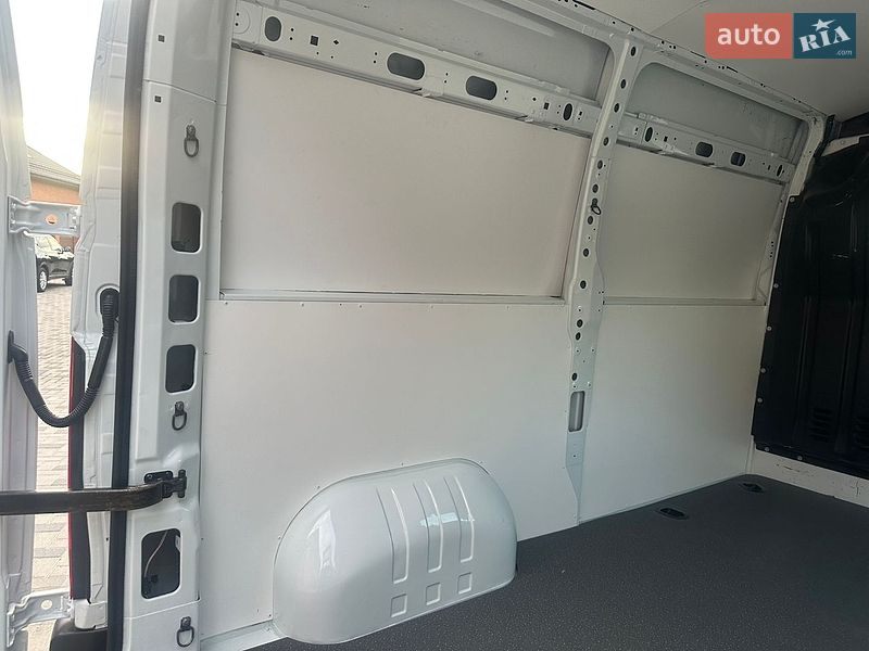 Грузовой фургон Renault Master 2017 в Ровно
