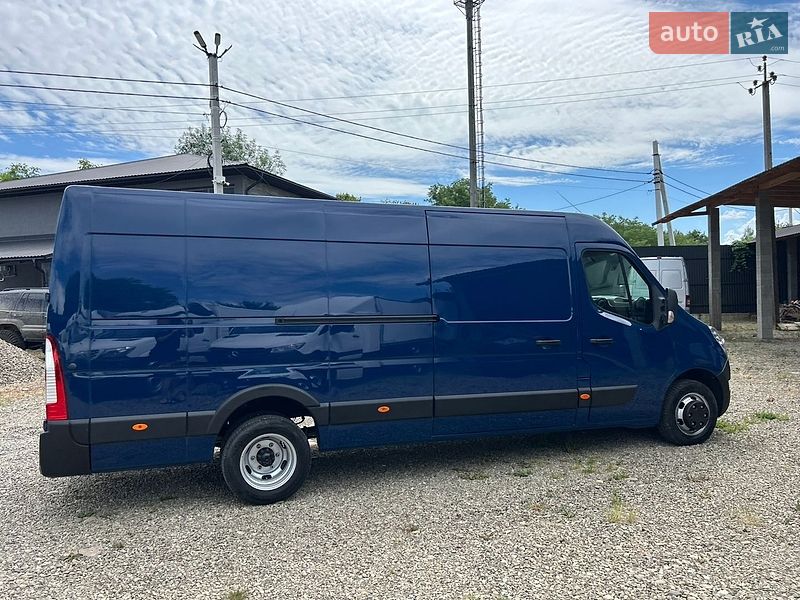 Грузовой фургон Renault Master 2016 в Хусте