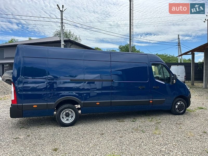 Грузовой фургон Renault Master 2016 в Хусте