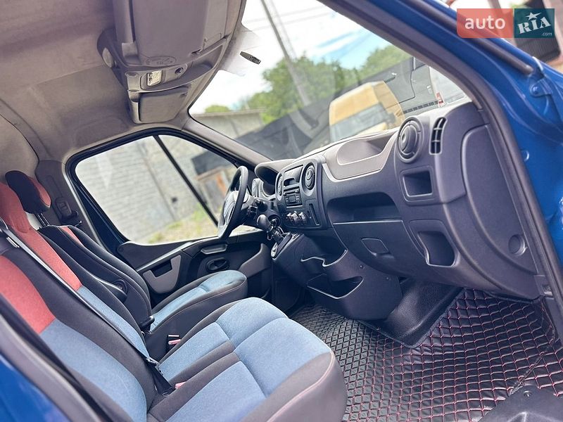 Грузовой фургон Renault Master 2016 в Хусте