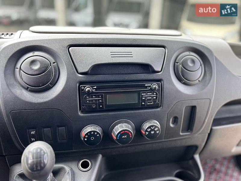 Грузовой фургон Renault Master 2016 в Хусте