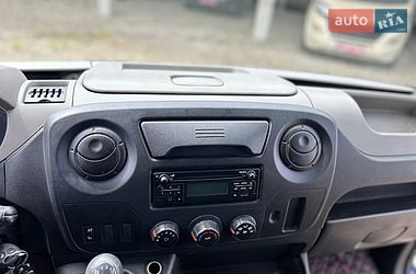 Грузовой фургон Renault Master 2016 в Хусте