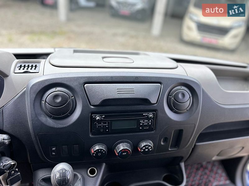 Грузовой фургон Renault Master 2016 в Хусте