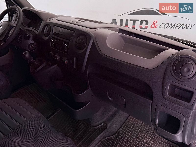 Вантажний фургон Renault Master 2015 в Львові