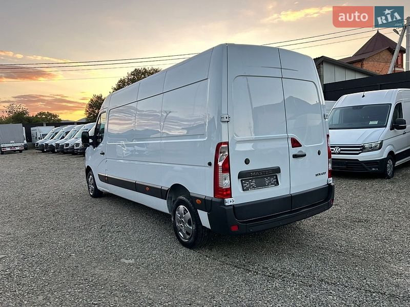 Грузовой фургон Renault Master 2022 в Хусте