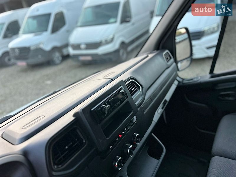 Грузовой фургон Renault Master 2022 в Хусте