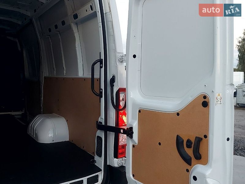 Грузовой фургон Renault Master 2022 в Львове
