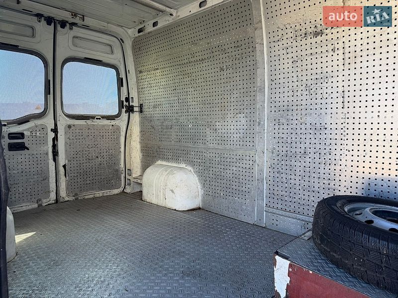Вантажний фургон Renault Master 2006 в Рівному