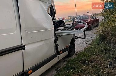 Грузовой фургон Renault Master 2006 в Львове