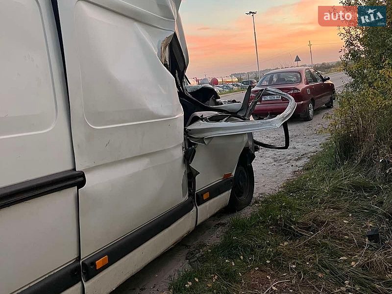 Грузовой фургон Renault Master 2006 в Львове
