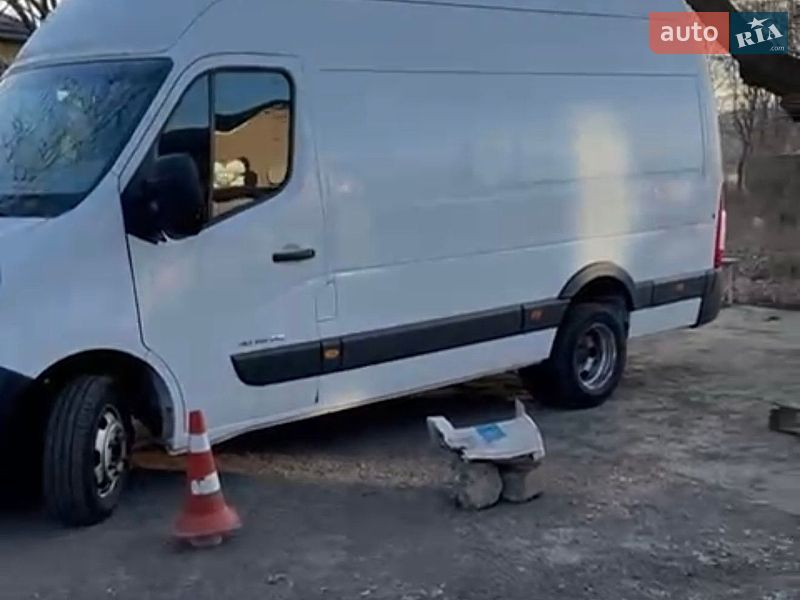 Вантажний фургон Renault Master 2017 в Полтаві
