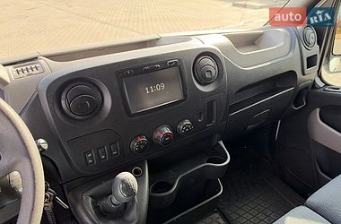 Вантажний фургон Renault Master 2017 в Львові