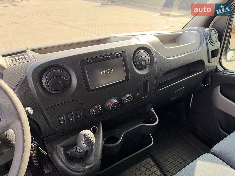 Вантажний фургон Renault Master 2017 в Львові