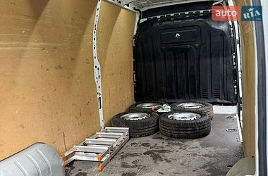 Грузовой фургон Renault Master 2015 в Львове