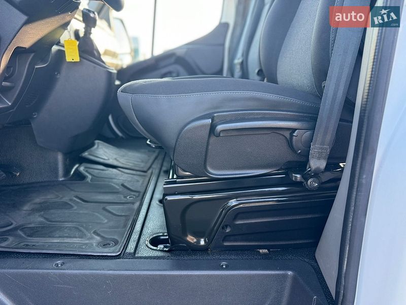 Грузопассажирский фургон Renault Master 2020 в Киеве