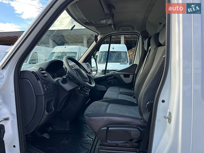 Грузовой фургон Renault Master 2018 в Хусте